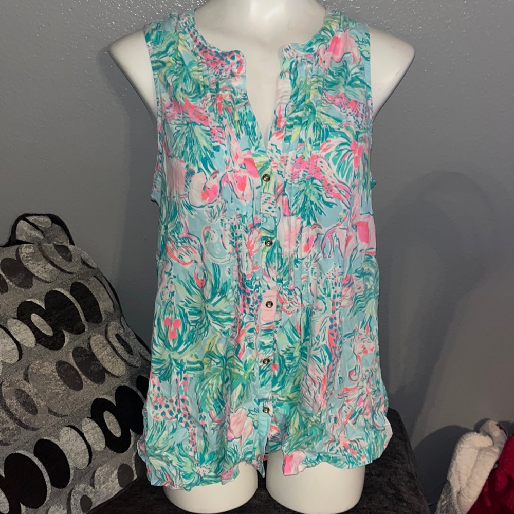 lilly pulitzer shirt size large in great condition!